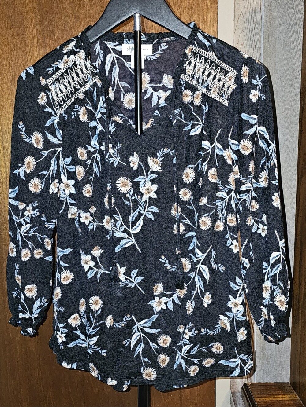 Style & Co. Black Floral V-Neck Petite Long Sleeve Top